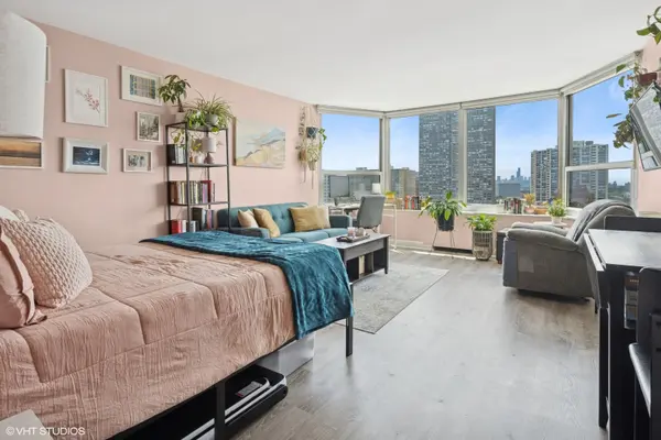 720 W GORDON TER #18R, Chicago, IL 60613
