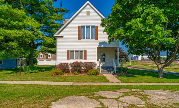 102 S Oak ST, Arrowsmith, IL 61722
