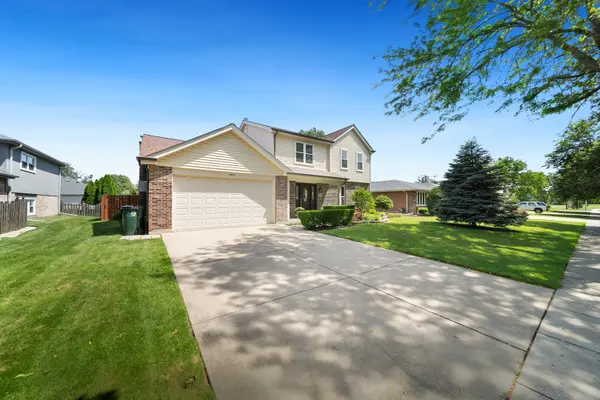20W428 Westminster DR, Downers Grove, IL 60516