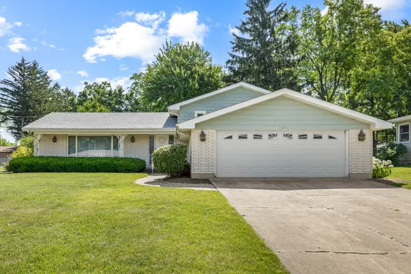 11302 Sunset LN, Huntley, IL 60142