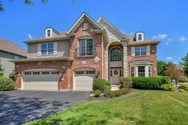 520 Meadowwood LN, Oswego, IL 60543