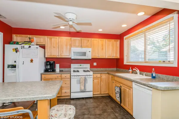 823 E Thacker ST, Des Plaines, IL 60016