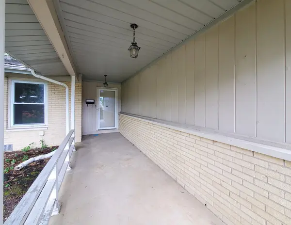 595 W Elk Grove BLVD, Elk Grove Village, IL 60007