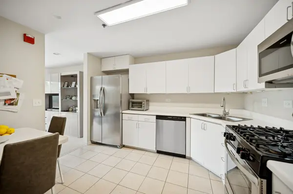 451 Town Place CIR #308, Buffalo Grove, IL 60089