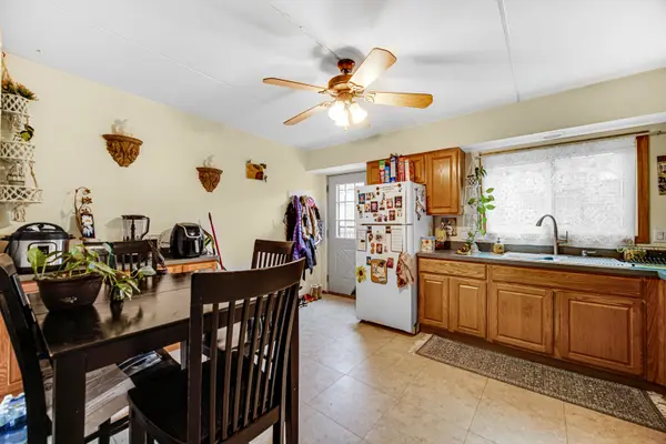 961 N Rohlwing RD #201B, Addison, IL 60101