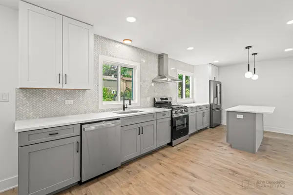 154 Newton AVE, Glen Ellyn, IL 60137