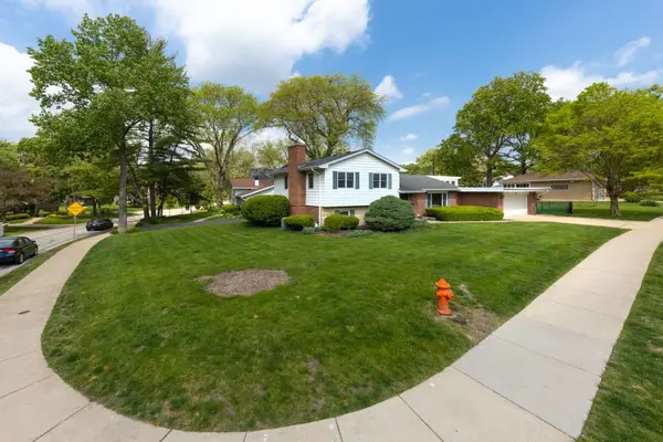 815 Santa Maria DR, Naperville, IL 60540