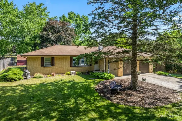 92 Neil RD, Sugar Grove, IL 60554