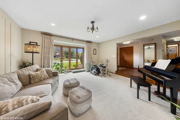 11522 Ridgewood LN, Burr Ridge, IL 60527