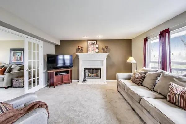 312 Garrison CIR, Port Barrington, IL 60010
