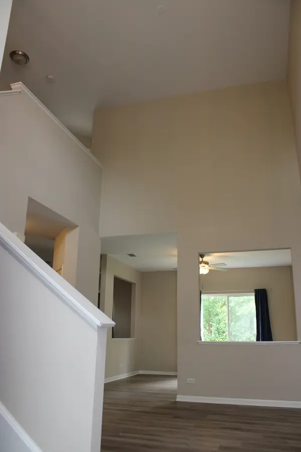 281 Nicole DR #B, South Elgin, IL 60177