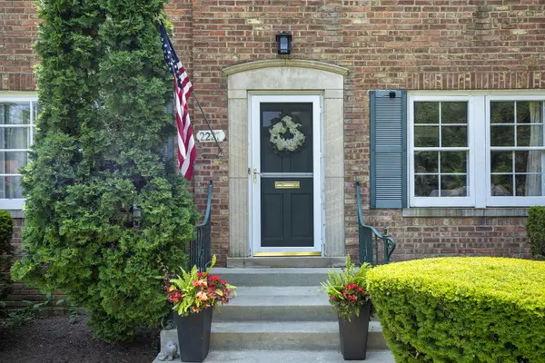 2227 Linneman ST, Glenview, IL 60025
