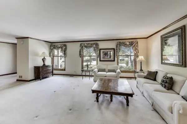 428 W Wilshire DR, Hoffman Estates, IL 60067
