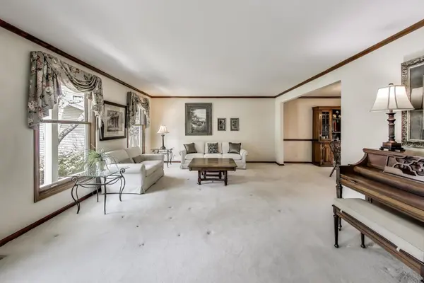 428 W Wilshire DR, Hoffman Estates, IL 60067