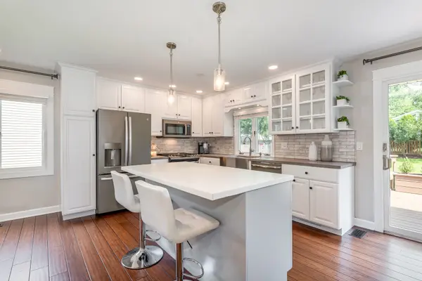 1341 Sunnybrook DR, Naperville, IL 60540