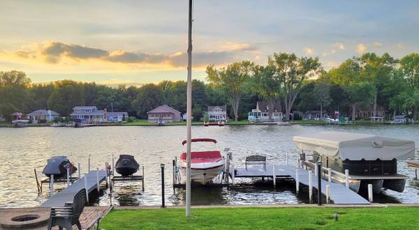 1418 River Terrace DR, Johnsburg, IL 60051