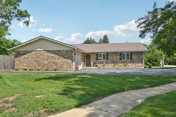 2720 Hobson RD, Woodridge, IL 60517