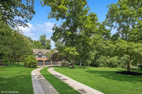 1030 CRESCENT BLVD, Glen Ellyn, IL 60137