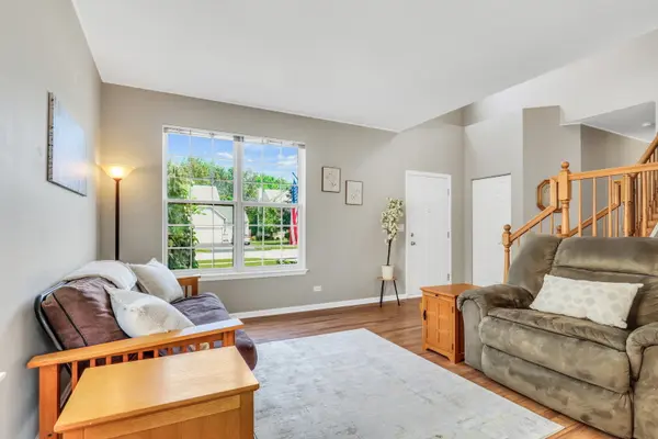 700 Needlegrass Pkwy, Antioch, IL 60002