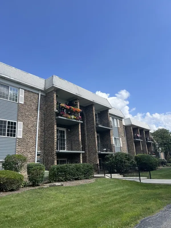 1505 N Windsor DR #206, Arlington Heights, IL 60004