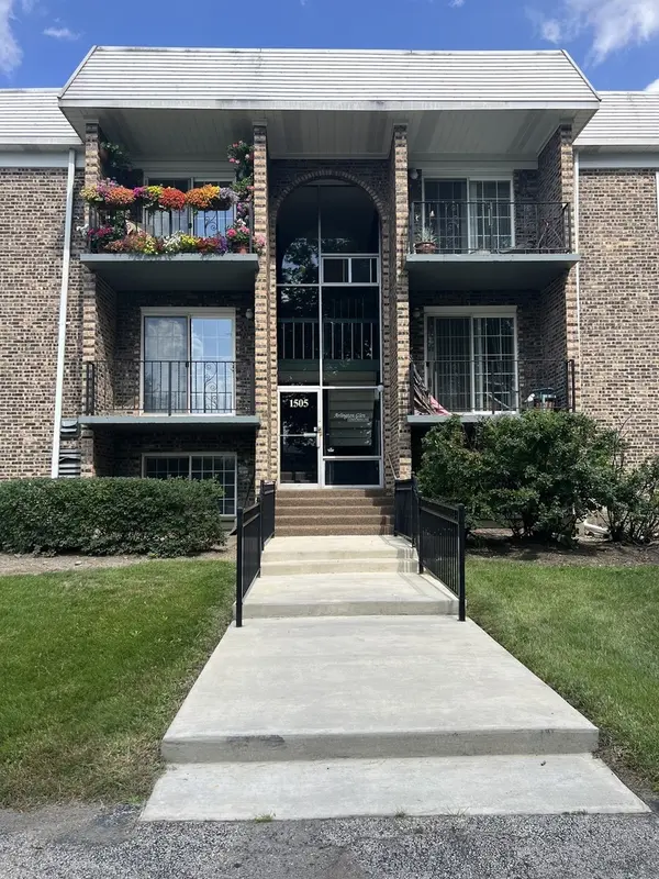 1505 N Windsor DR #206, Arlington Heights, IL 60004