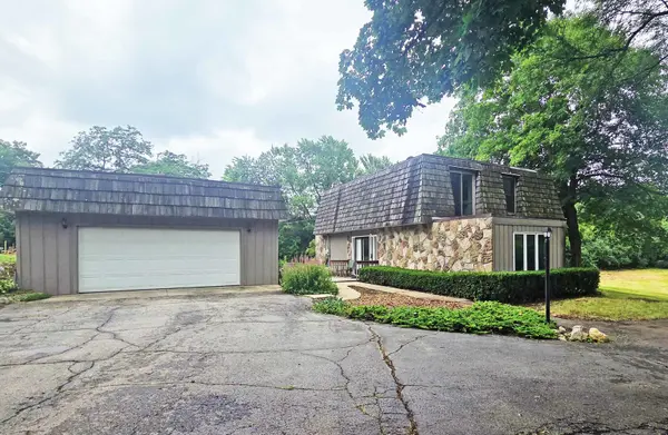25960 W Hippler RD, Barrington, IL 60010