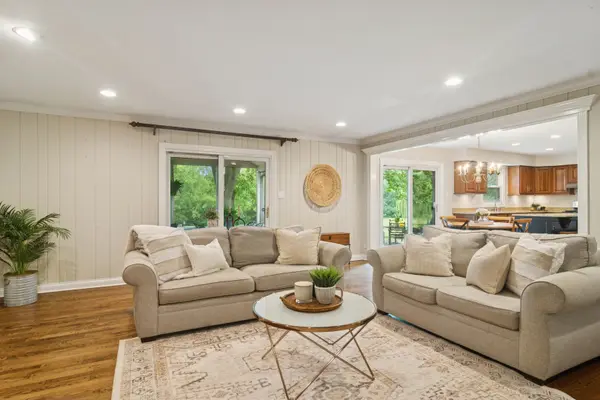 870 Georgetowne LN, Barrington, IL 60010