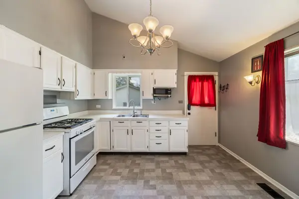 611 N Iowa AVE, Villa Park, IL 60181