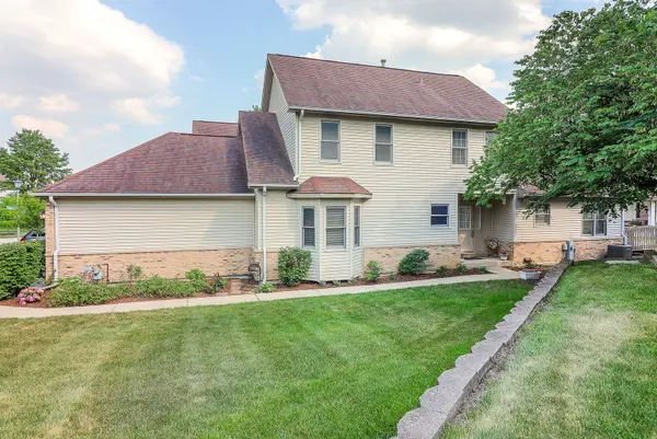 2007 Thornwood CIR, St. Charles, IL 60174