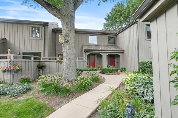 404 Shoreline RD #298, Lake Barrington, IL 60010