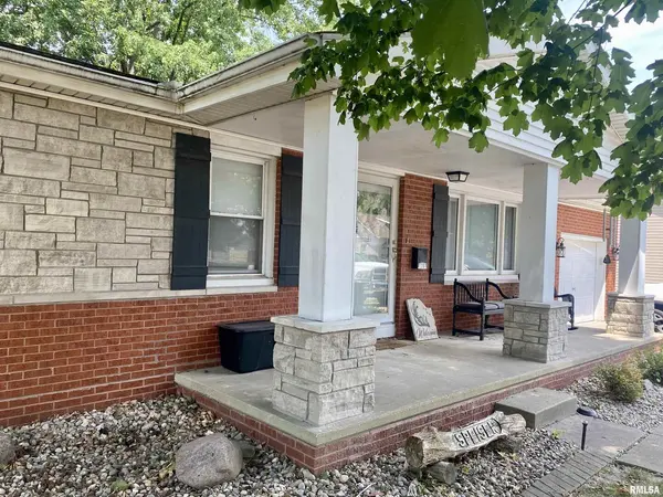 1261 13TH ST, Carlyle, IL 62231