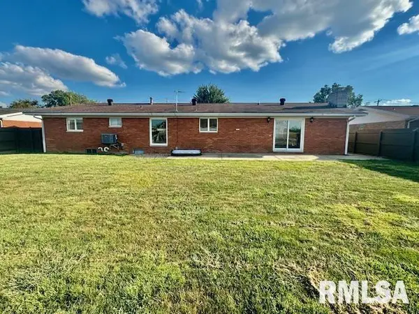 655 N 11TH ST, Breese, IL 62230