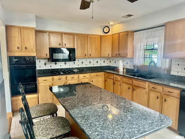 695 N 11TH ST, Breese, IL 62230