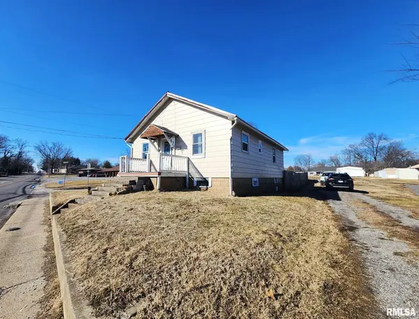 1201 E MAIN ST, Benton, IL 62812-3105
