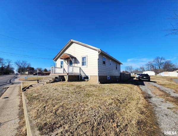 1201 E MAIN ST, Benton, IL 62812-3105