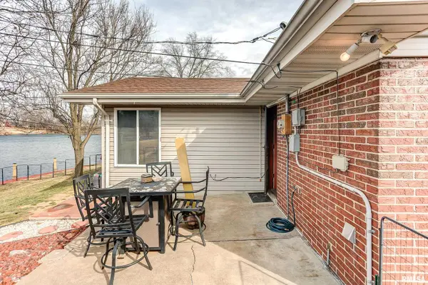 29 LAKESHORE DR, Belleville, IL 62220