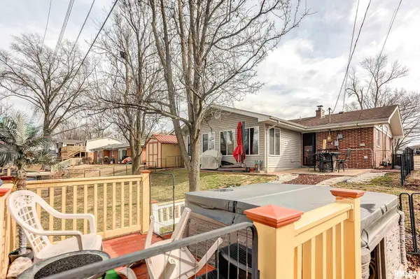 29 LAKESHORE DR, Belleville, IL 62220