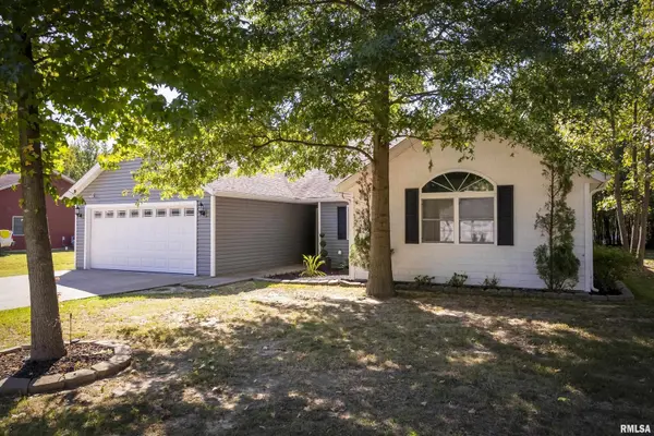 305 Noah LN, Carterville, IL 62918
