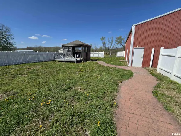8863 New Athens Darmstadt RD, New Athens, IL 62264