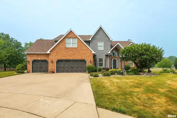 6030 LAKELAND CT, Davenport, IA 52807