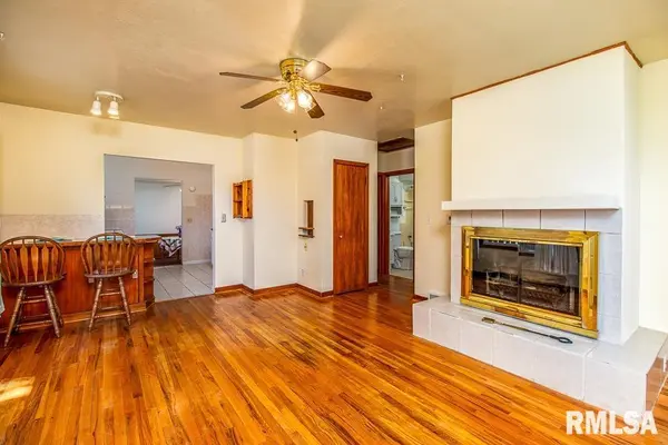 2390 TELEGRAPH RD, Davenport, IA 52804