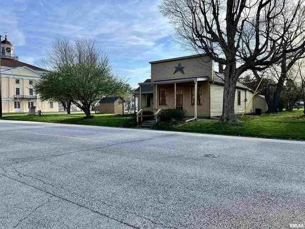 103 S BISHOP HILL RD, Bishop Hill, IL 61419