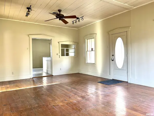 103 S BISHOP HILL RD, Bishop Hill, IL 61419