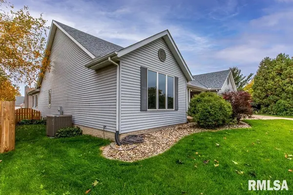 4605 GREENBRIER DR, Davenport, IA 52807