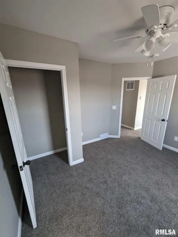 1407 S 14TH ST, Clinton, IA 52732
