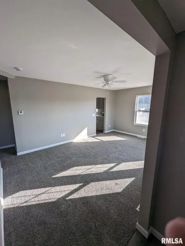 1407 S 14TH ST, Clinton, IA 52732