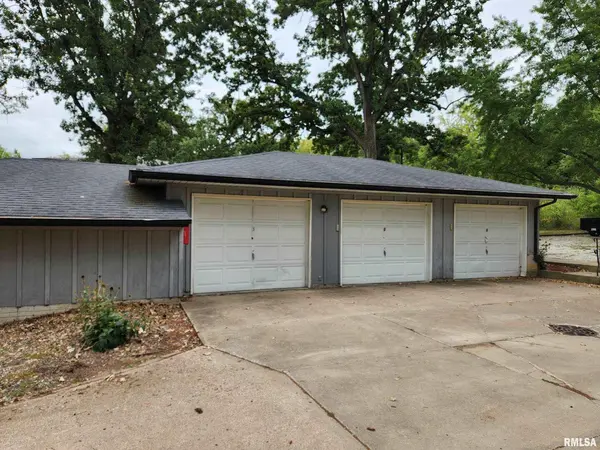 4211 US HWY 6, Coal Valley, IL 61240