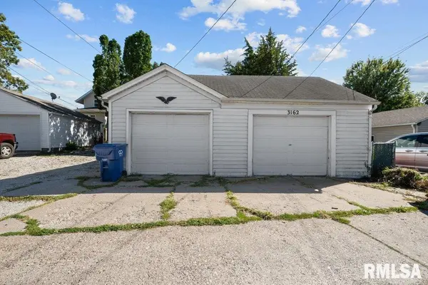 3162 ROCKINGHAM RD, Davenport, IA 52802
