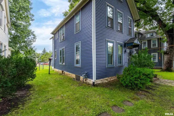 1109 3RD ST, Moline, IL 61265
