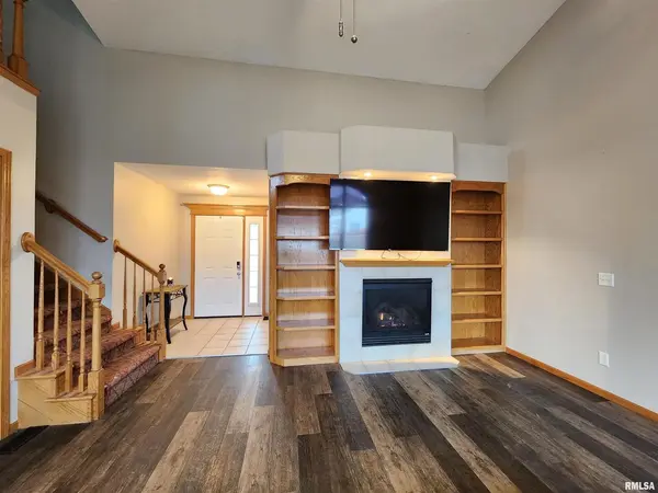 3320 W 66TH ST, Davenport, IA 52806